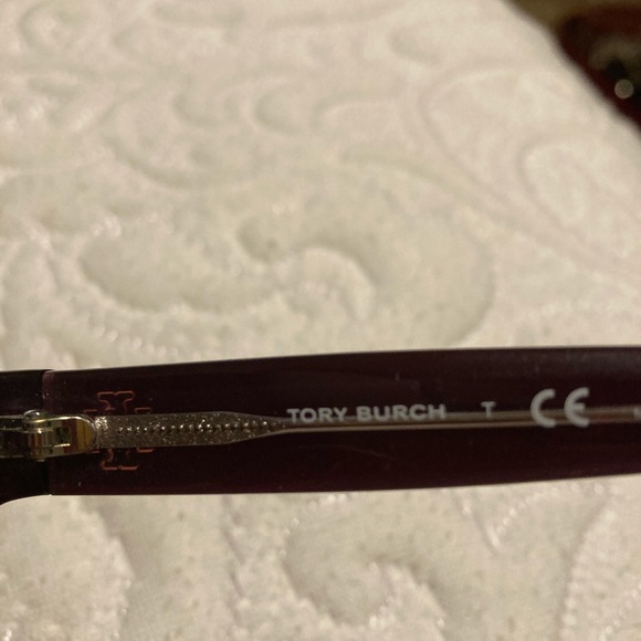 Tory Burch sunglasses with case - Picture 3 of 3